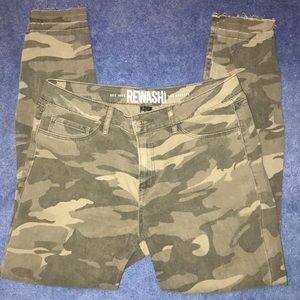 ✨ Camo print jeans ✨
